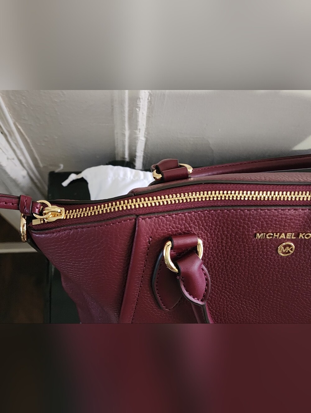 ‼️ON SALE‼️New Michael Kors Wine Pebbled Leather Crossbody Satchel - Picture 4 of 10